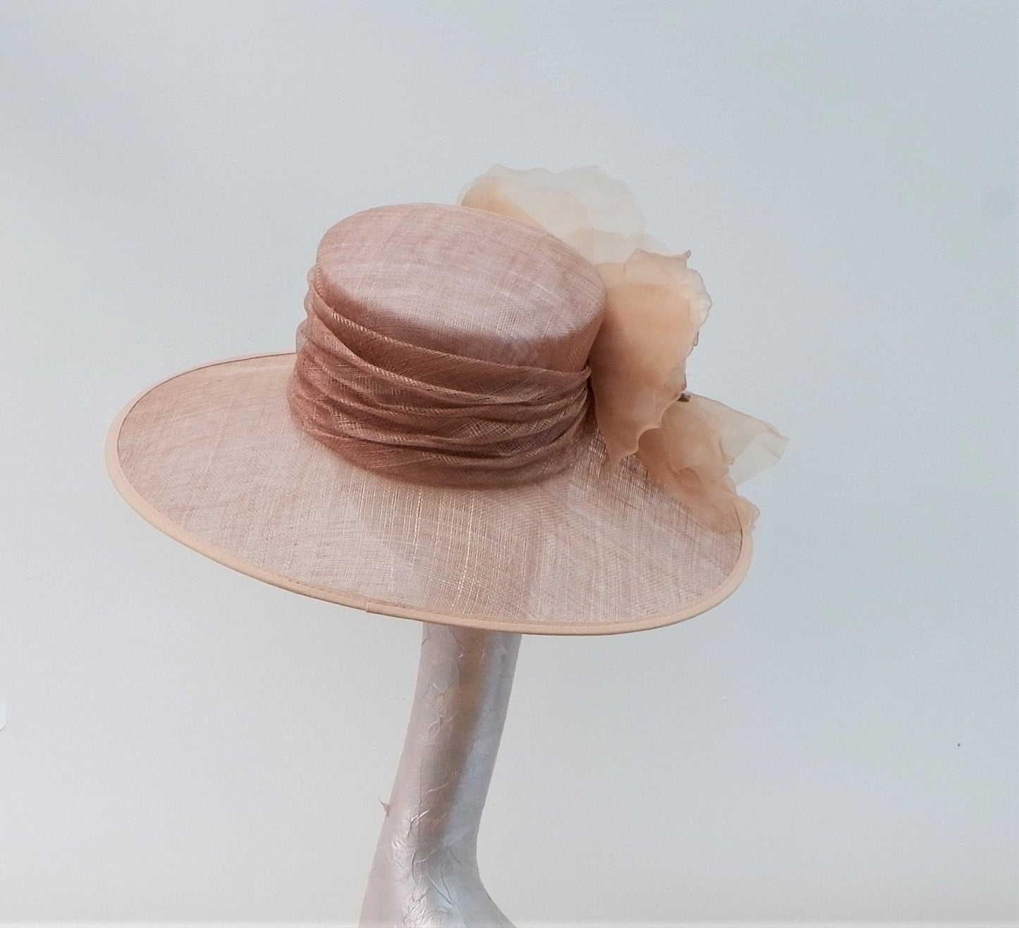 Lordes -- Oval brimmed Occasion Hat with Silk 12" Rose