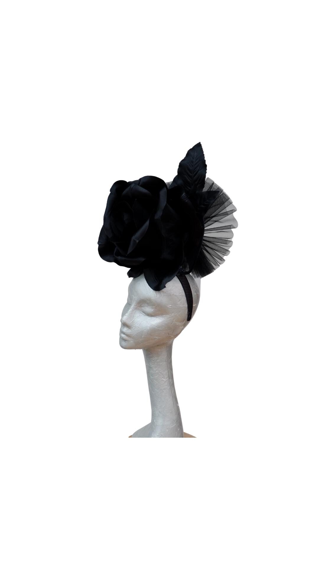 Caen - Medium 28cm Black rose fascinator