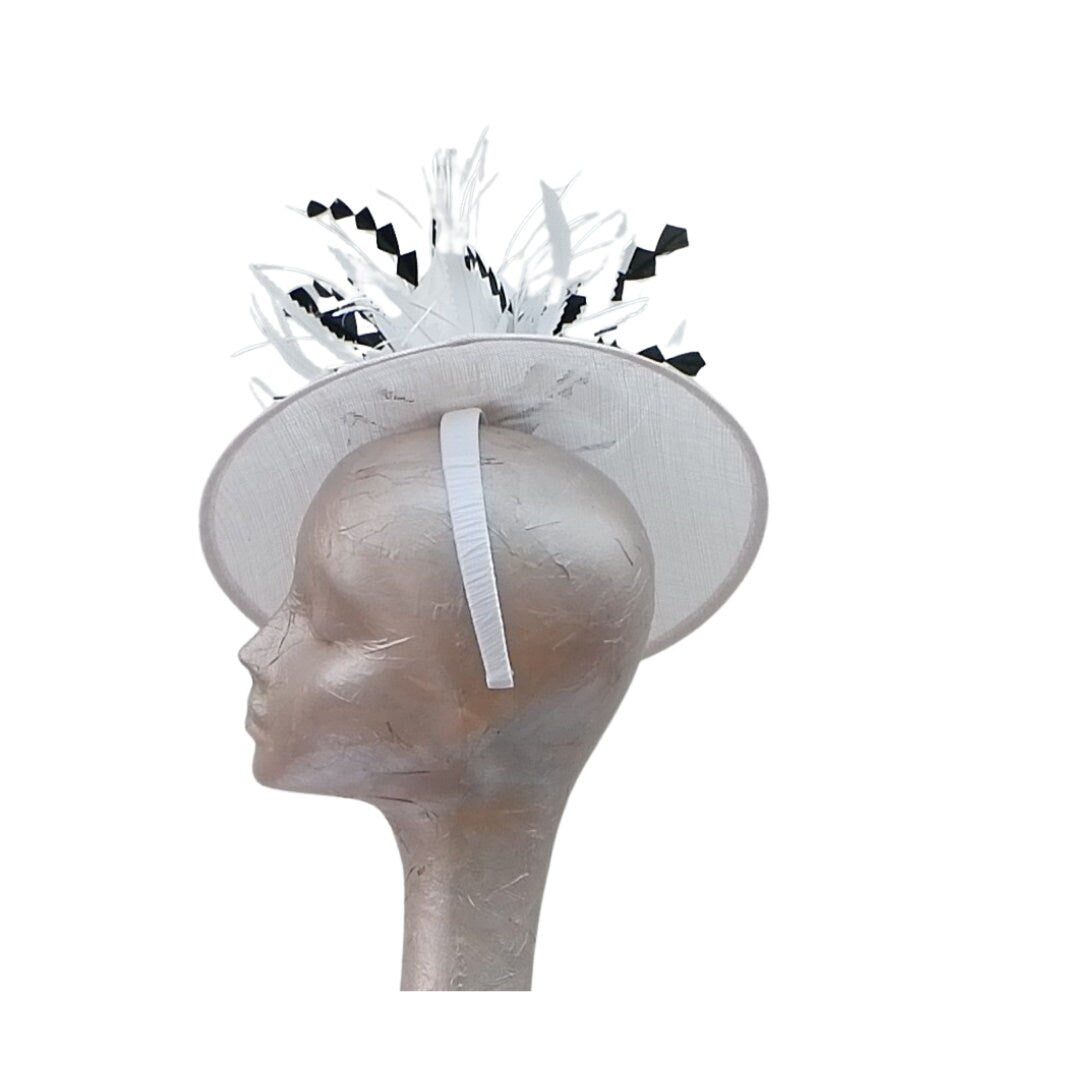 Coly - White & Black hatinator