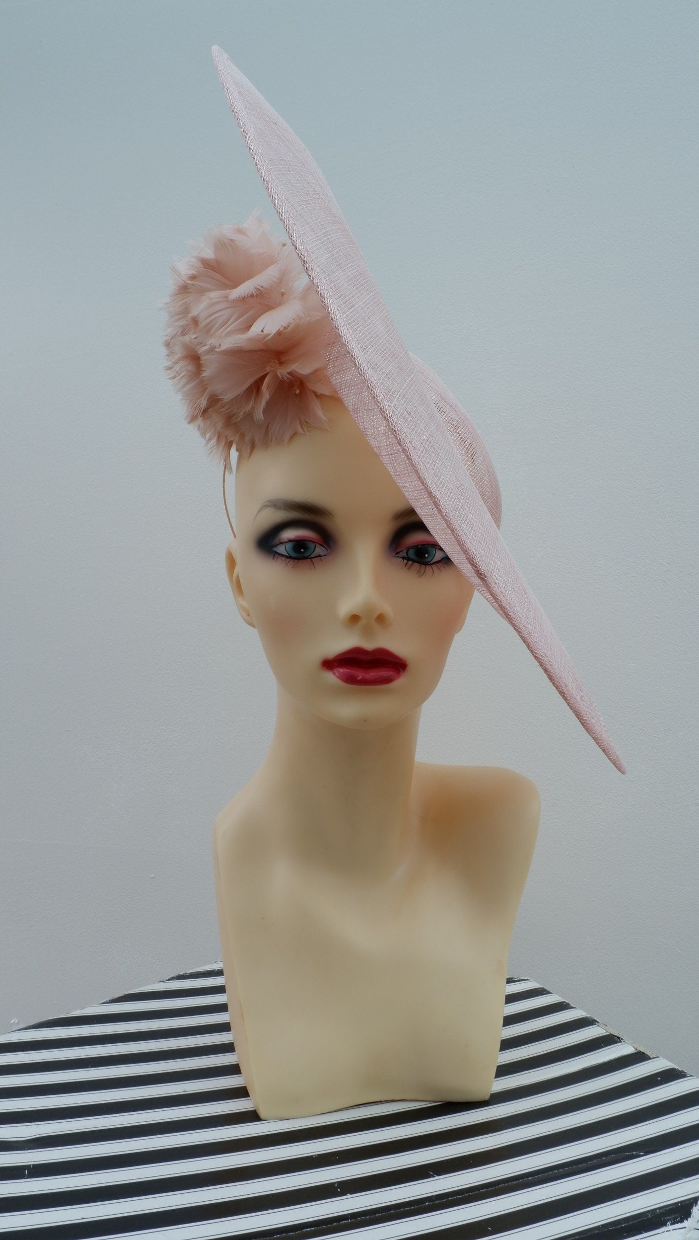 Milenco - Medium detailed Nude Sinamay fascinator