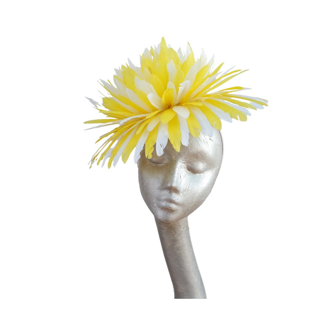 Angelica - Yellow & White feathered Hatinator