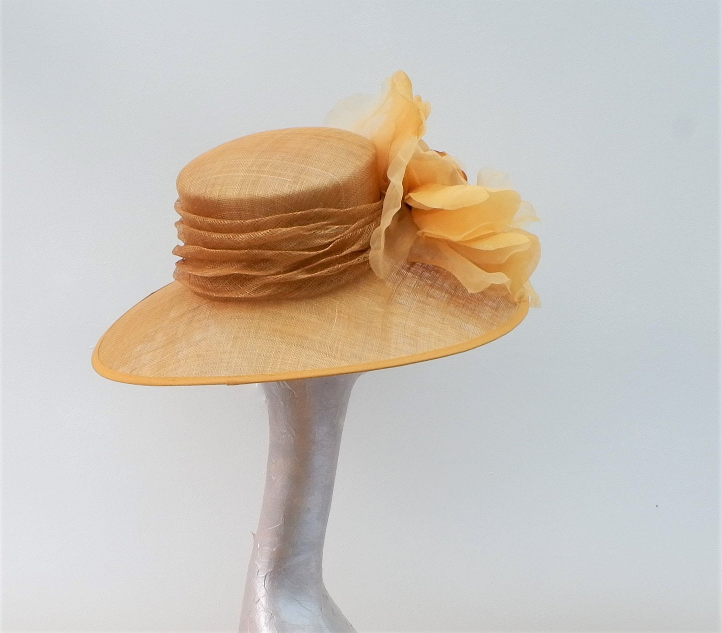 Lordes -- Oval brimmed Occasion Hat with Silk 12" Rose