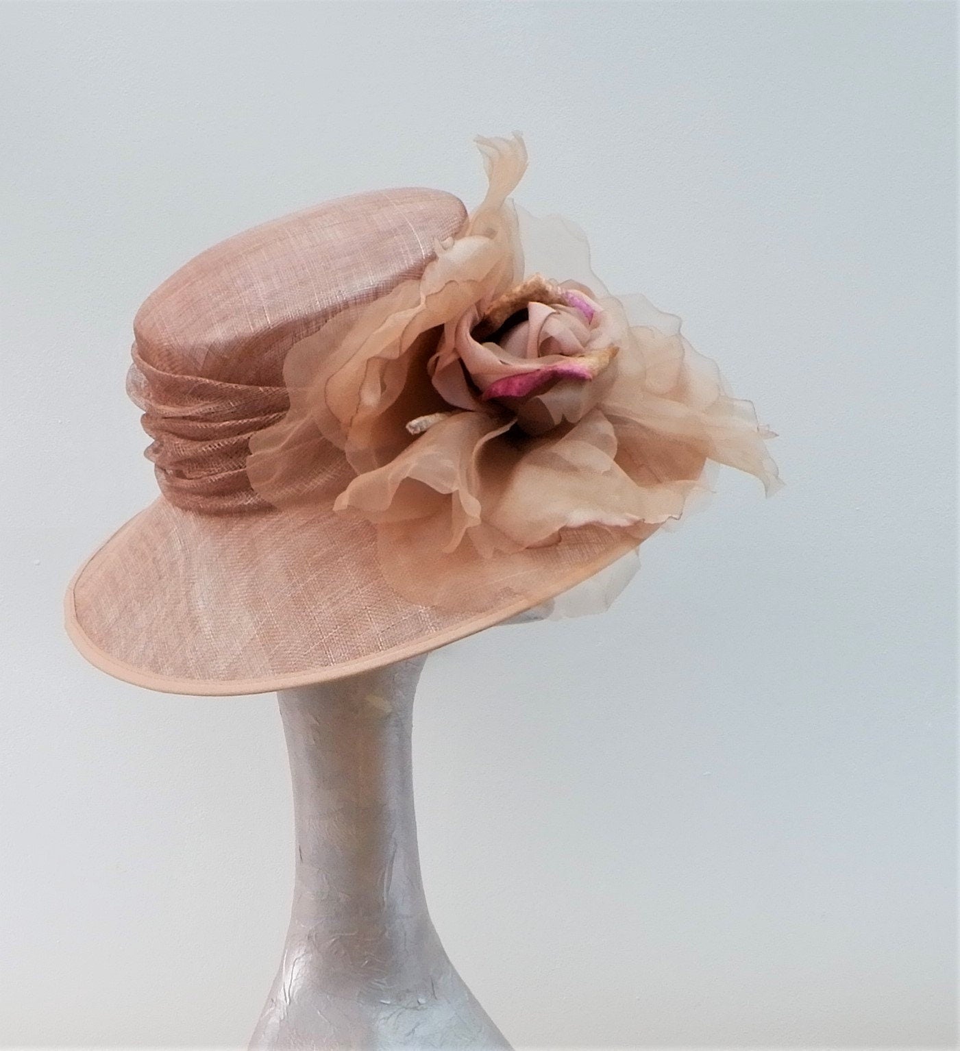 Lordes -- Oval brimmed Occasion Hat with Silk 12" Rose