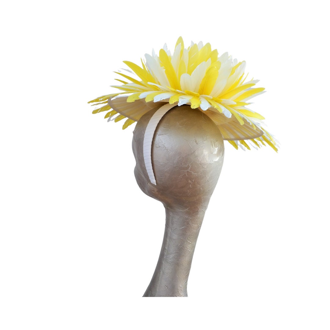 Angelica - Yellow & White feathered Hatinator