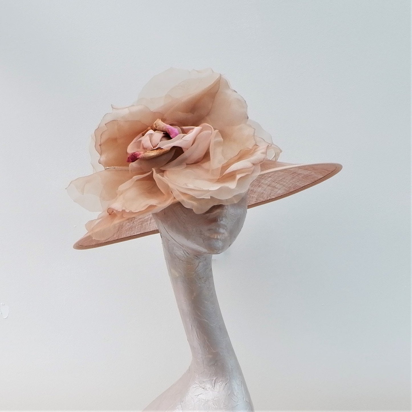 Lordes -- Oval brimmed Occasion Hat with Silk 12" Rose
