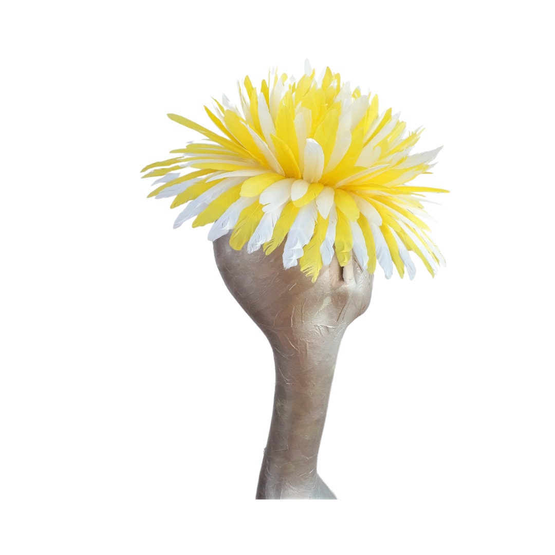 Angelica - Yellow & White feathered Hatinator