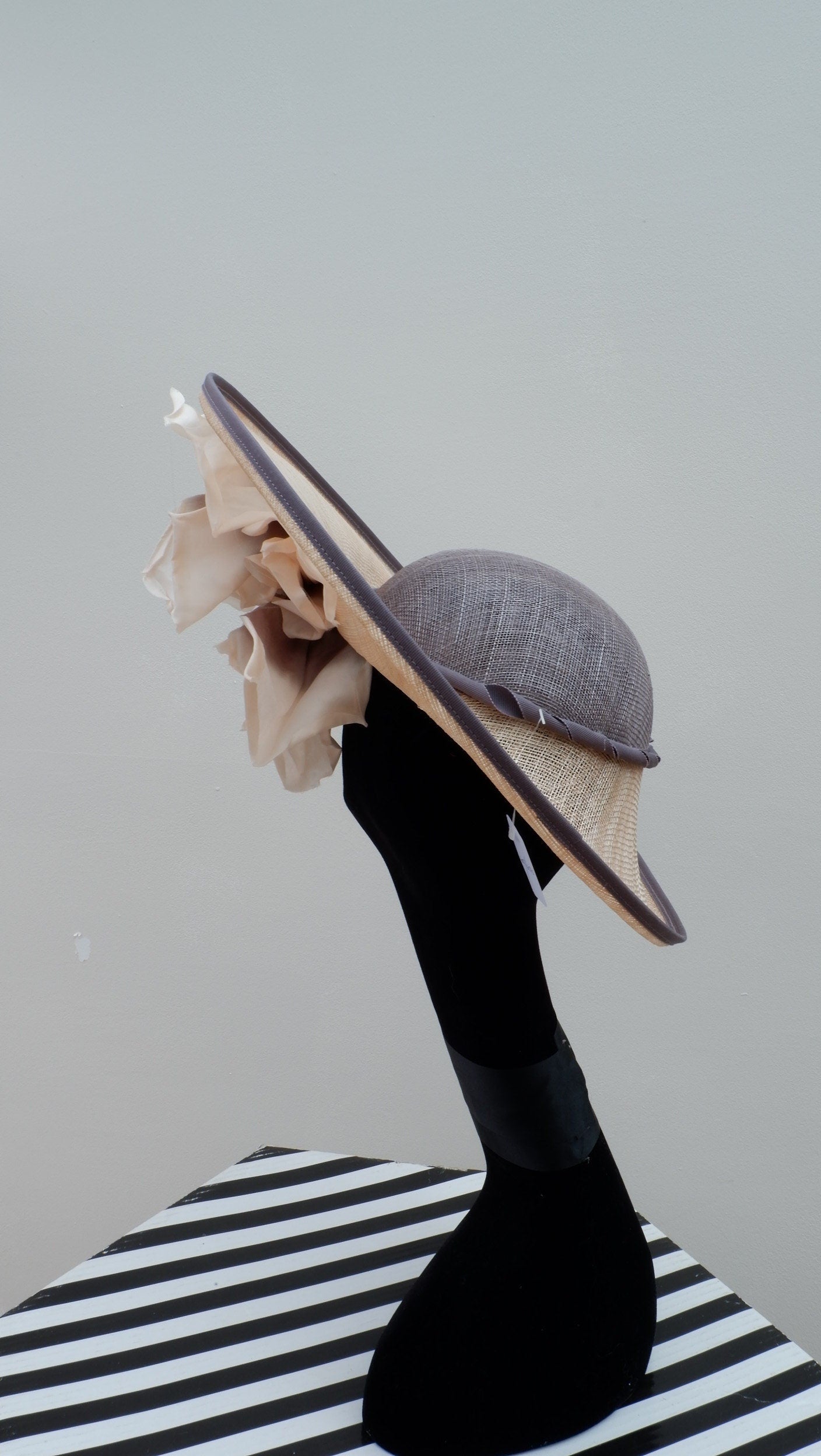 Praline & Vanilla feature hat