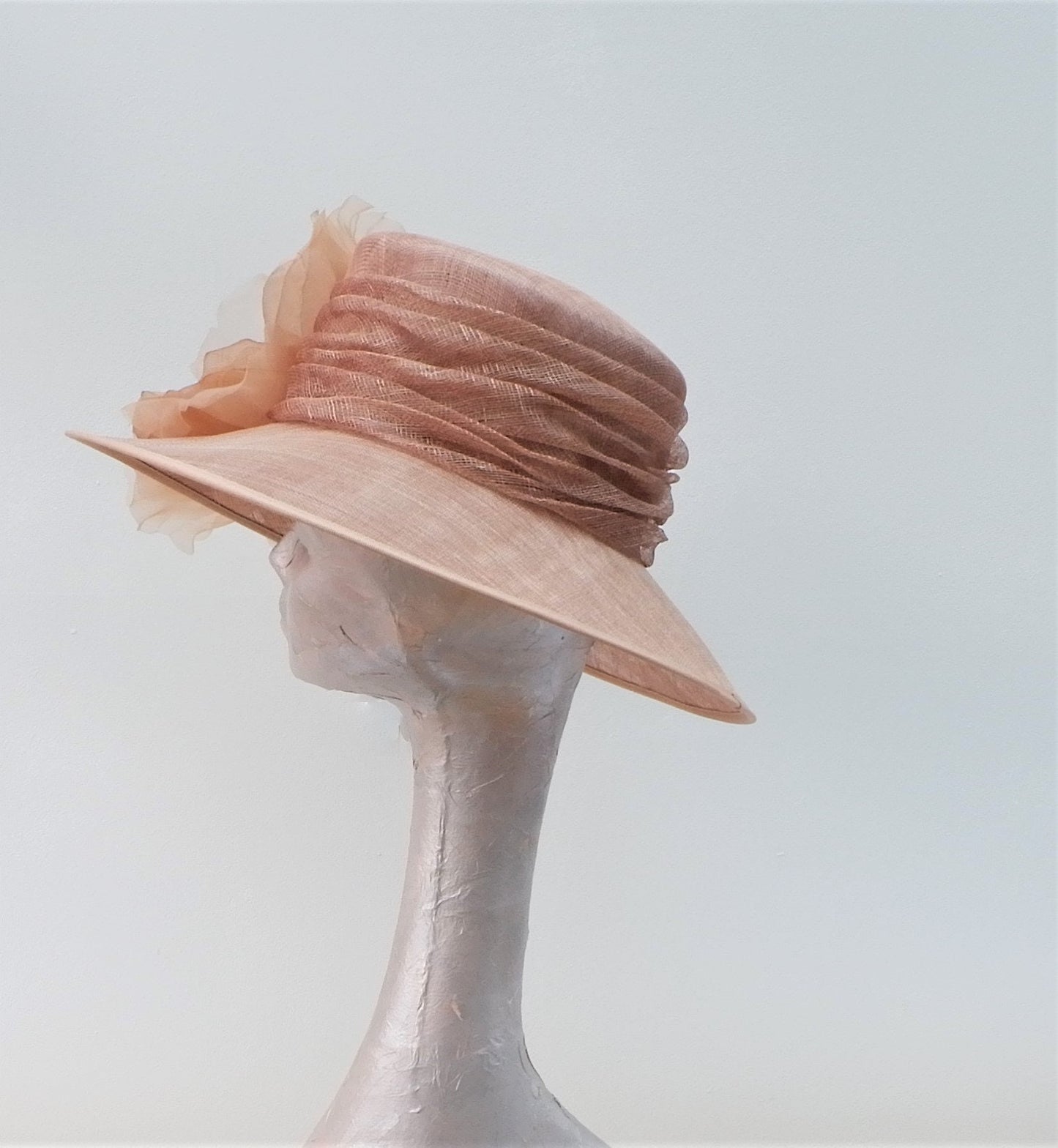 Lordes -- Oval brimmed Occasion Hat with Silk 12" Rose
