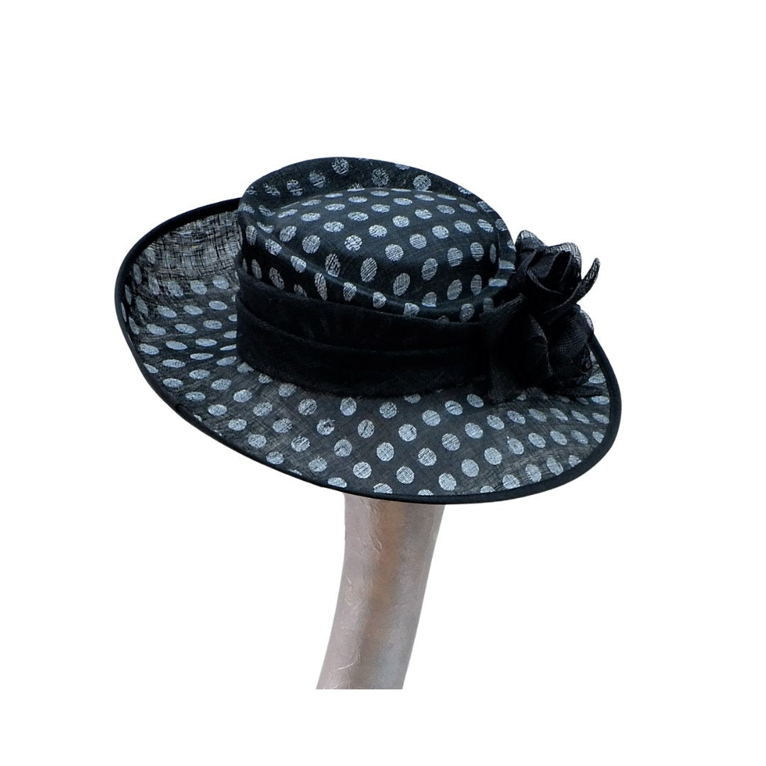 Dotty - Black & white spotted feature