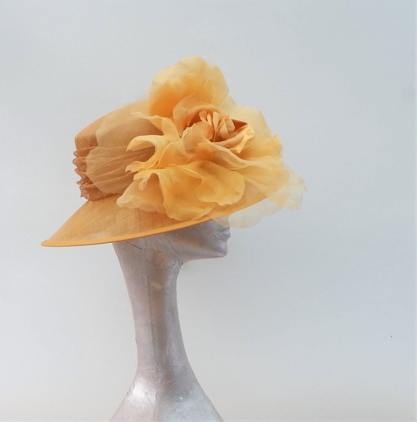Lordes -- Oval brimmed Occasion Hat with Silk 12" Rose