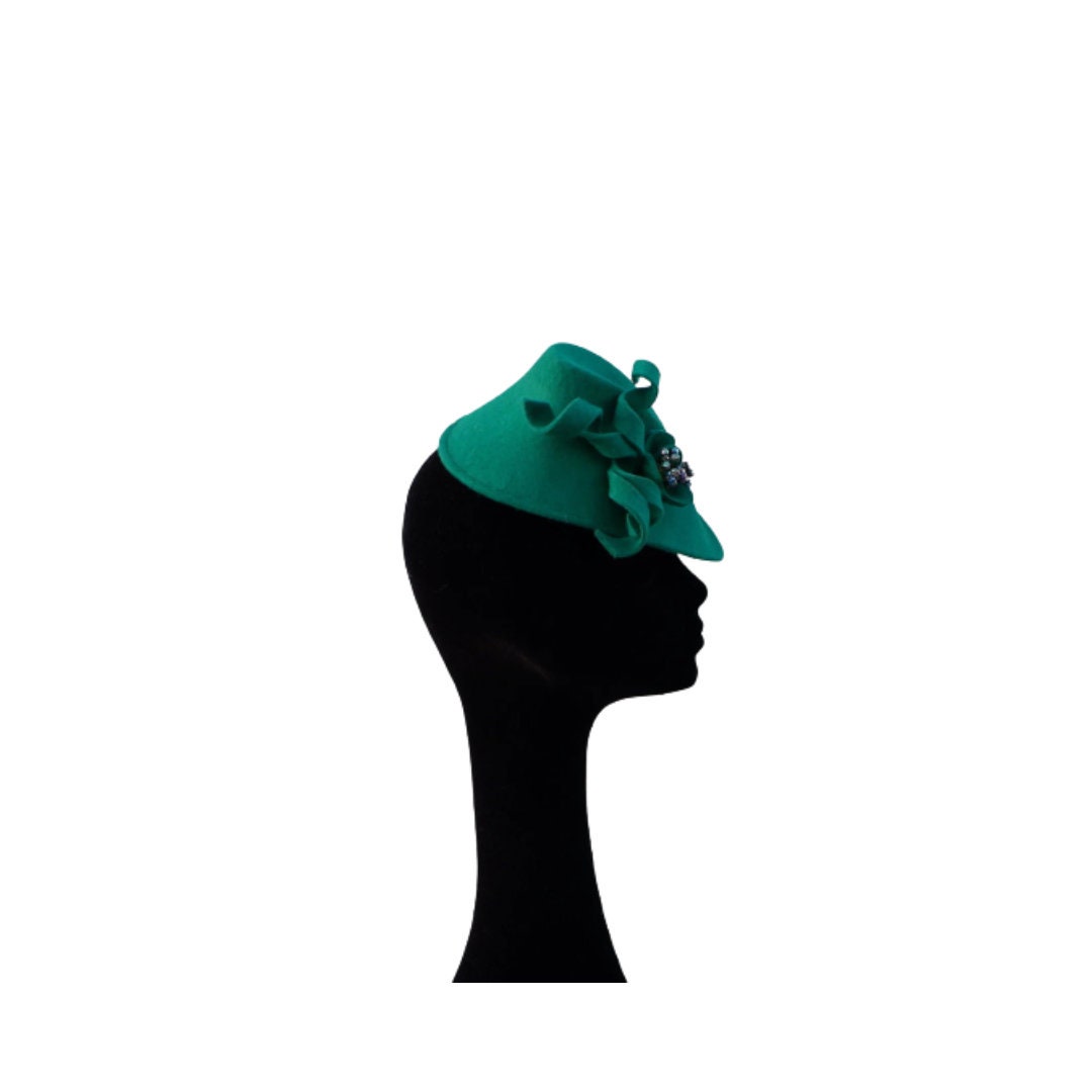 Robyn - Emerald Green felt 40's Style percher hat