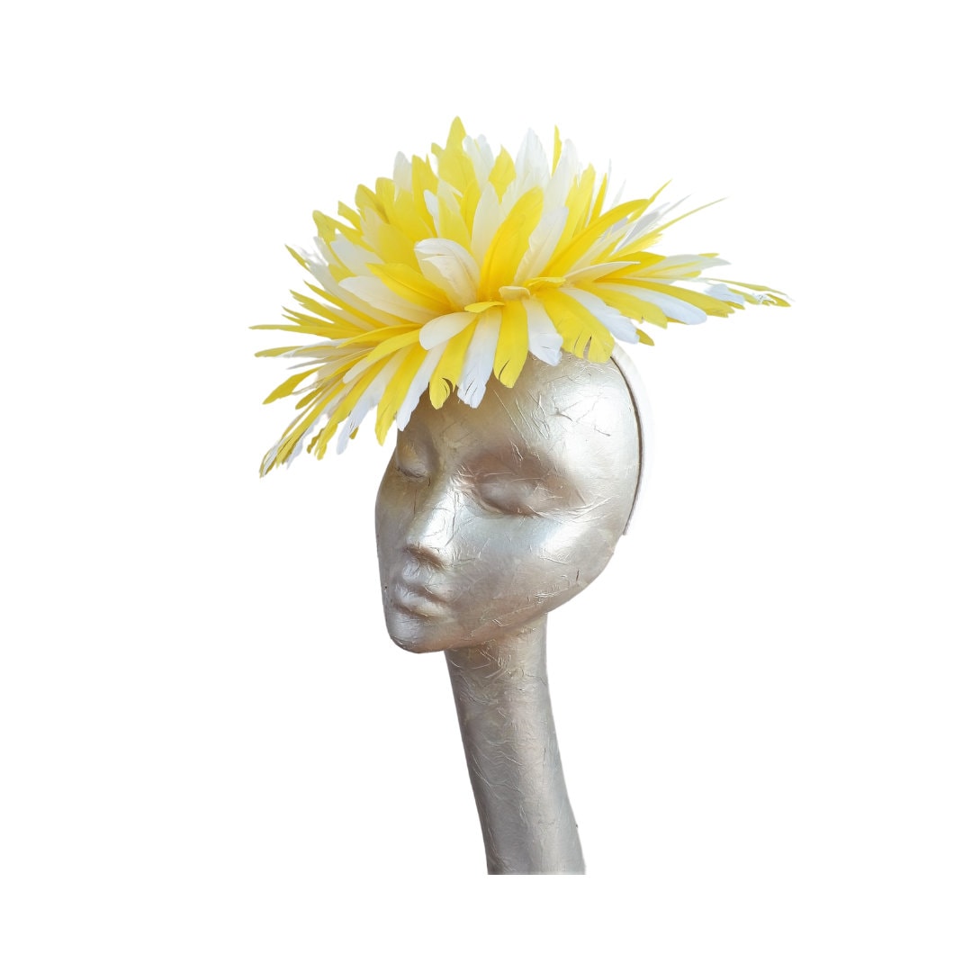 Angelica - Yellow & White feathered Hatinator
