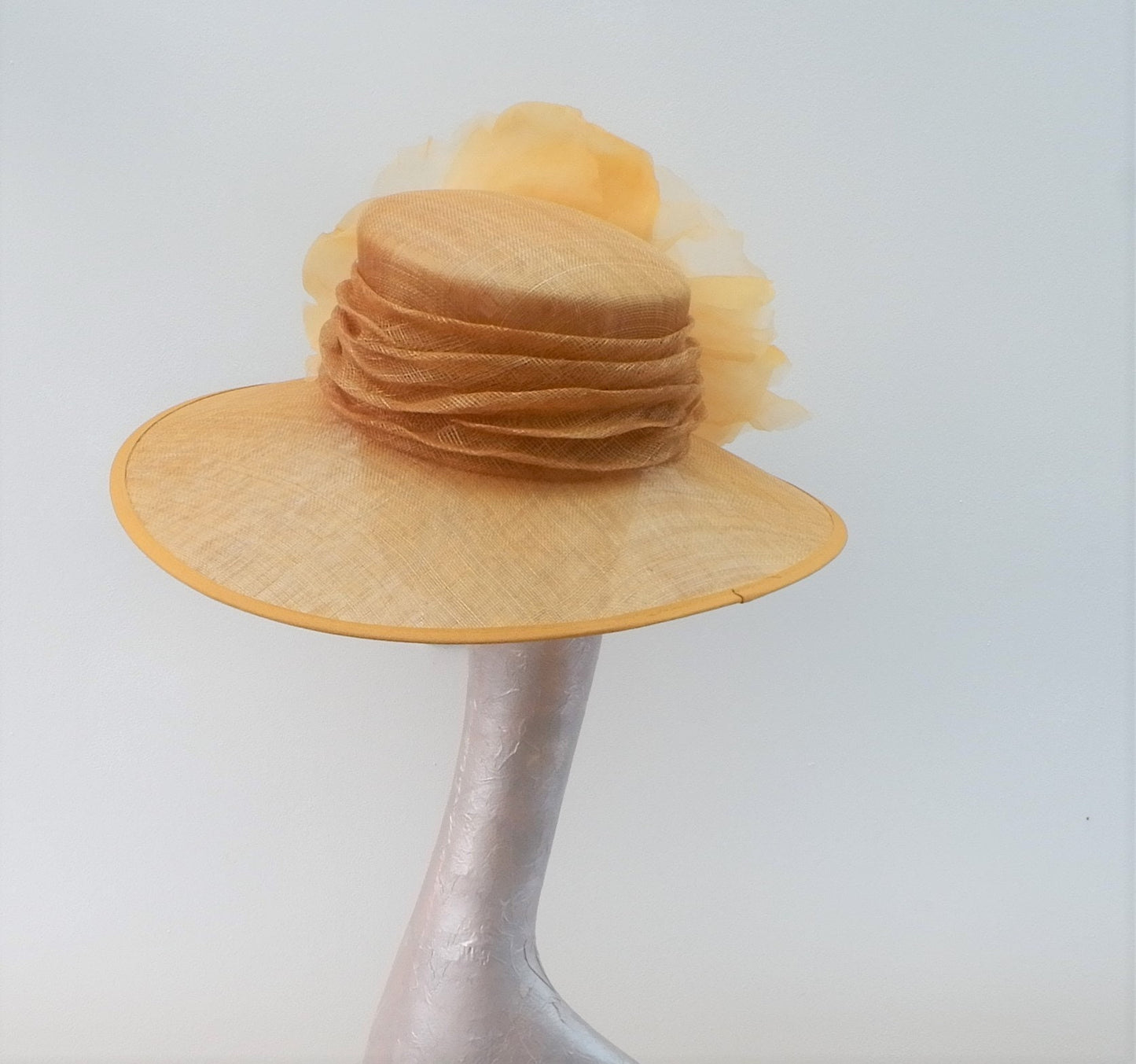 Lordes -- Oval brimmed Occasion Hat with Silk 12" Rose