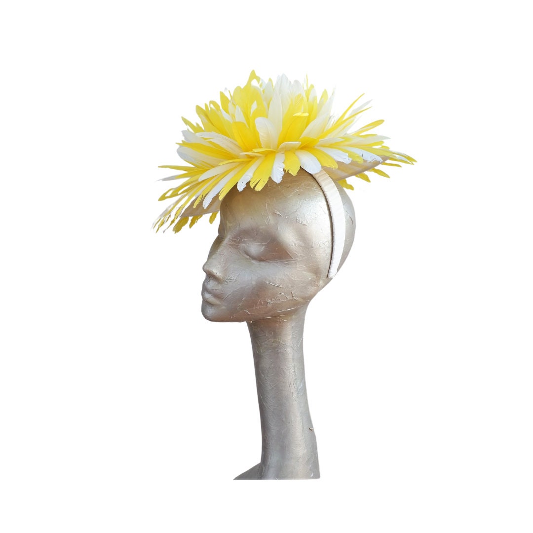Angelica - Yellow & White feathered Hatinator