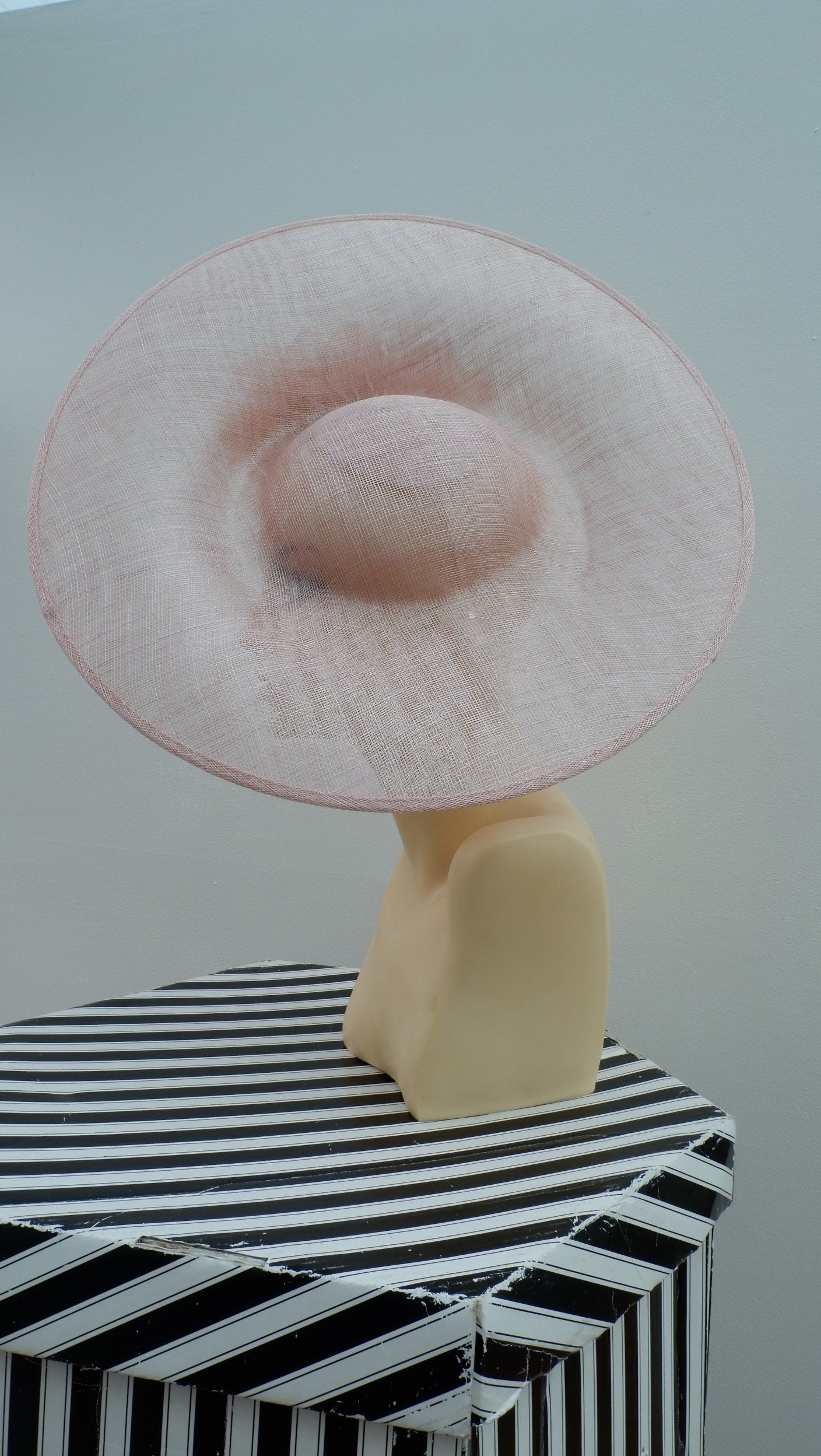 Milenco - Medium detailed Nude Sinamay fascinator