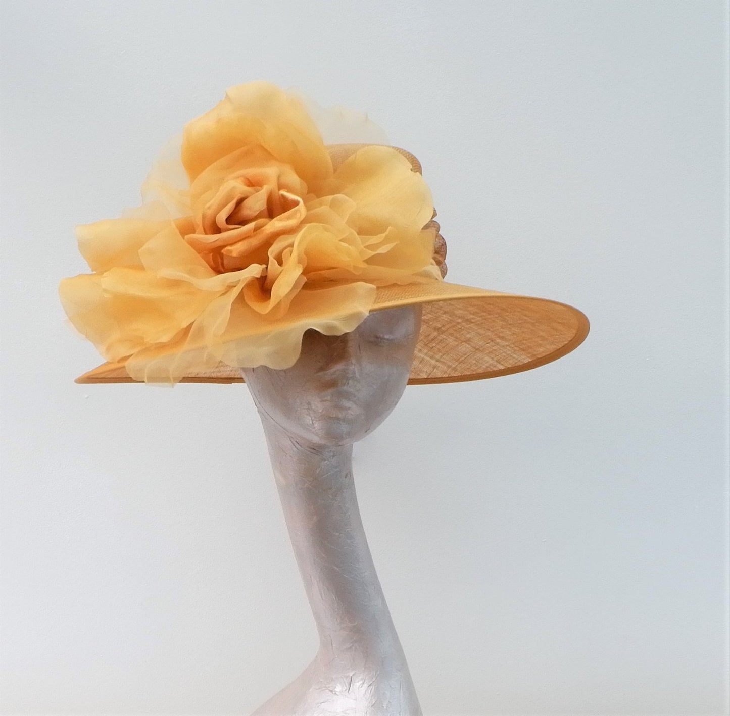 Lordes -- Oval brimmed Occasion Hat with Silk 12" Rose