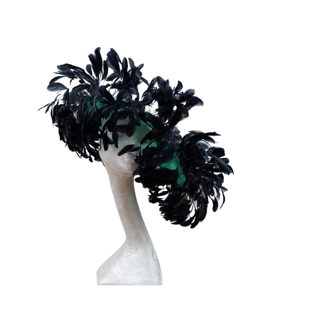 Enola - Emerald Green & Black Oval saucer hatinator